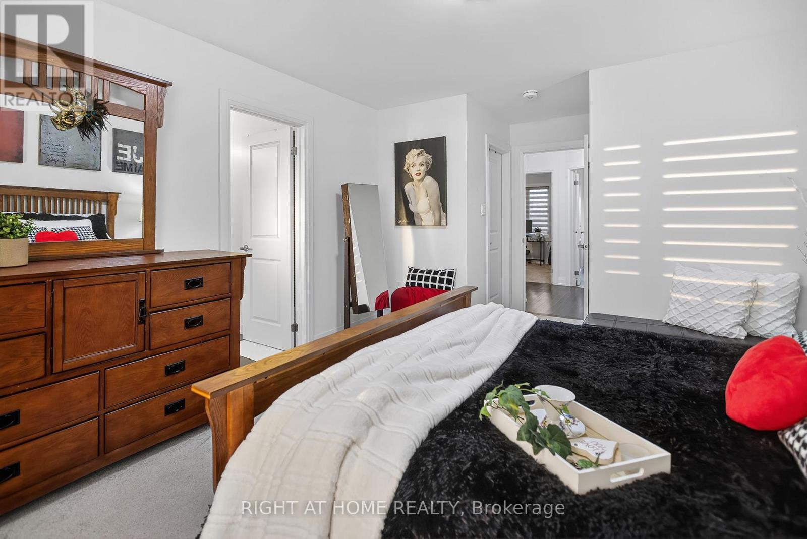 1802 Mitoff Place, Mississauga, Ontario  L4W 0E8 - Photo 15 - W12777800