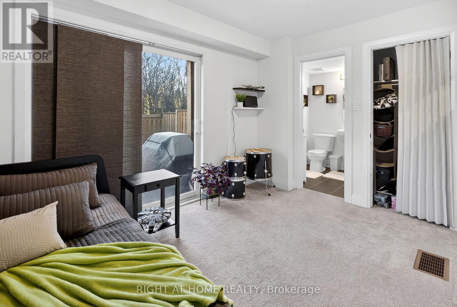 1802 Mitoff Place, Mississauga, Ontario  L4W 0E8 - Photo 22 - W12777800