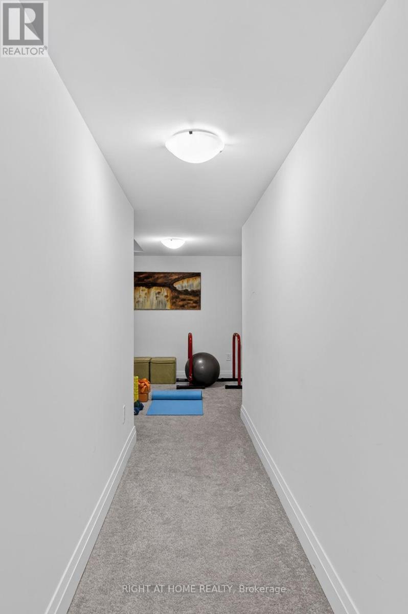 1802 Mitoff Place, Mississauga, Ontario  L4W 0E8 - Photo 28 - W12777800