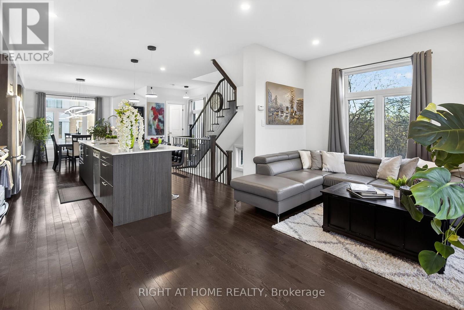 1802 Mitoff Place, Mississauga, Ontario  L4W 0E8 - Photo 6 - W12777800