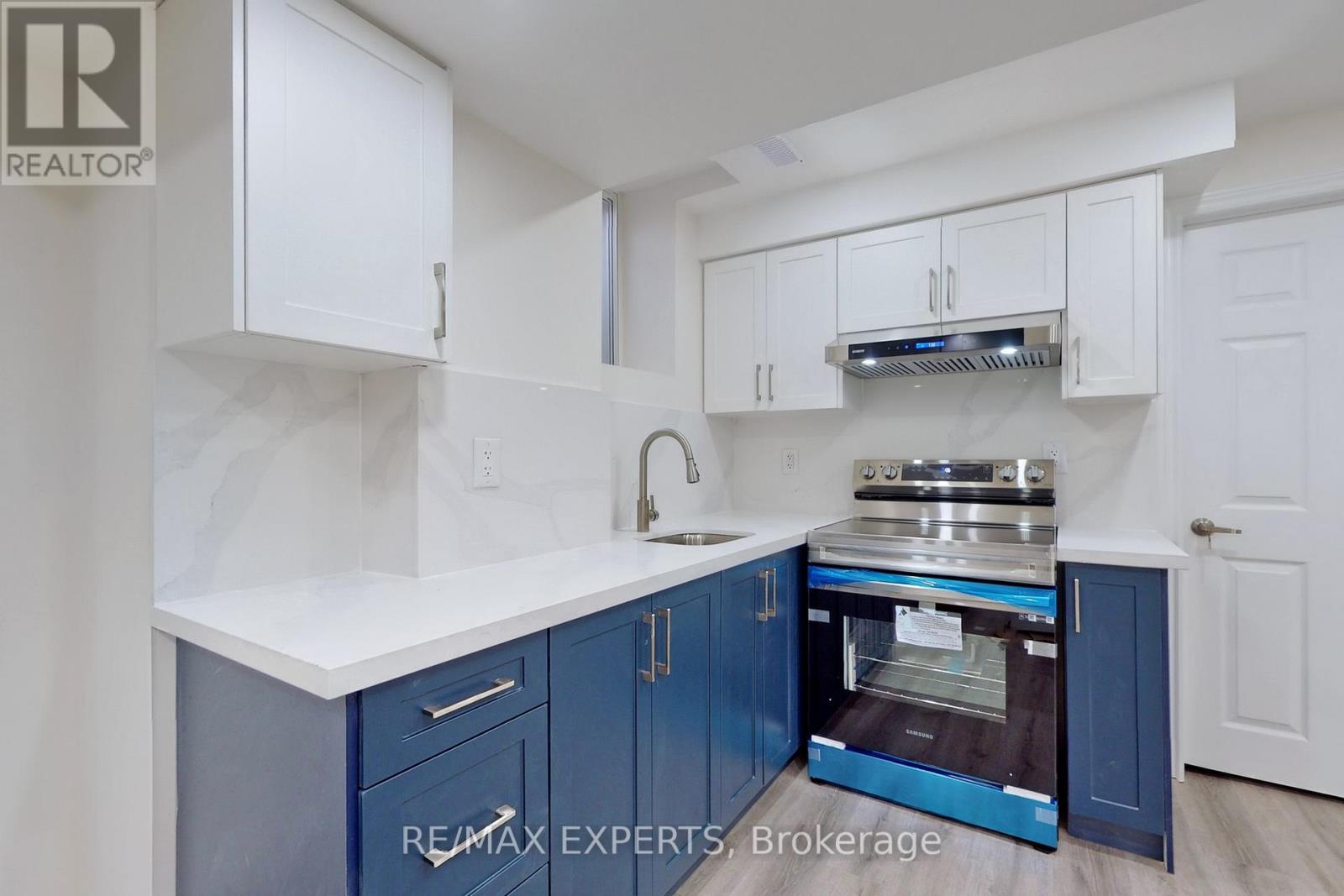 91 Aylesbury Drive, Brampton, Ontario  L7A 0W4 - Photo 2 - W12777806