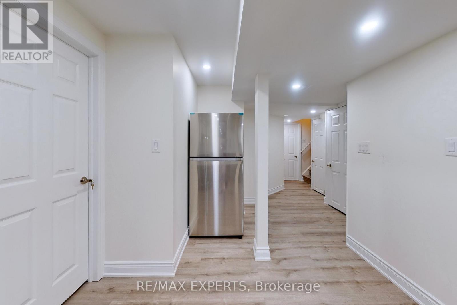 91 Aylesbury Drive, Brampton, Ontario  L7A 0W4 - Photo 5 - W12777806