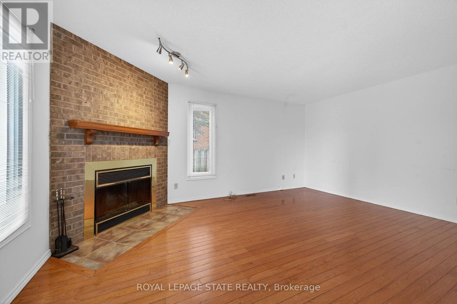 134 Huntingwood Avenue, Hamilton, Ontario  L9H 6X7 - Photo 12 - X12777796