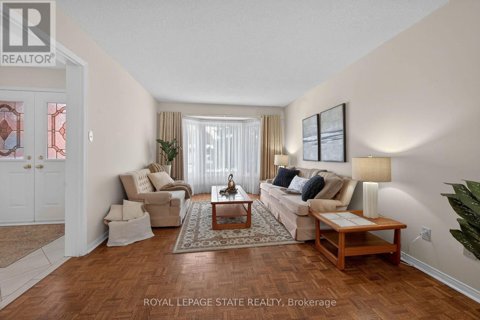 134 Huntingwood Avenue, Hamilton, Ontario  L9H 6X7 - Photo 3 - X12777796