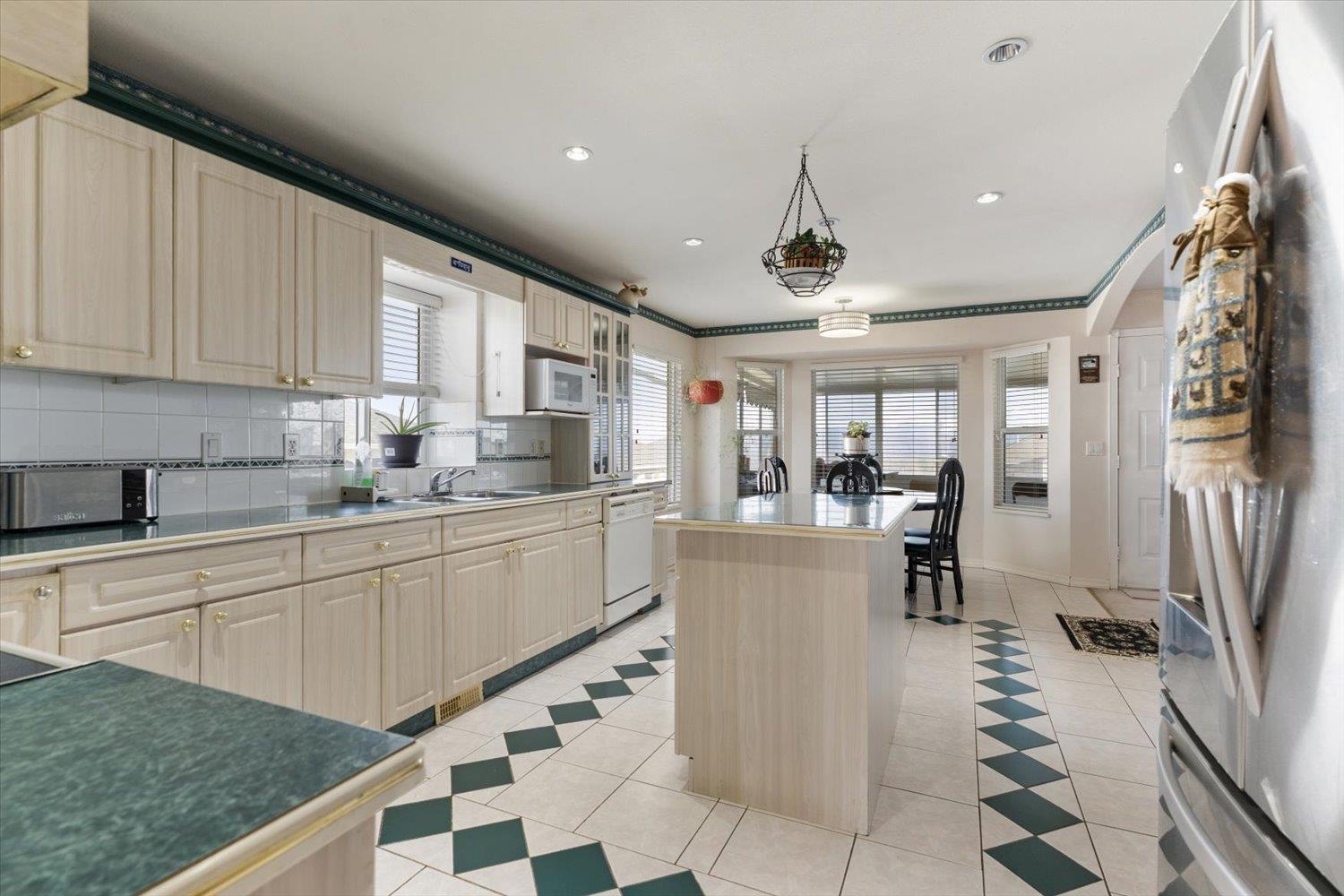 31301 Ridgeview Drive, Abbotsford, British Columbia  V2T 6N5 - Photo 12 - R3088090