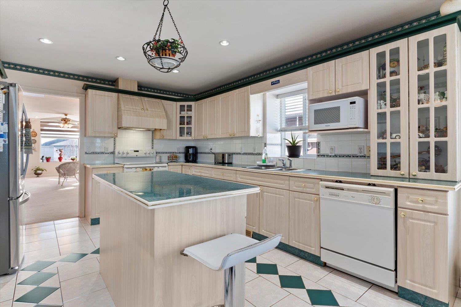 31301 Ridgeview Drive, Abbotsford, British Columbia  V2T 6N5 - Photo 13 - R3088090