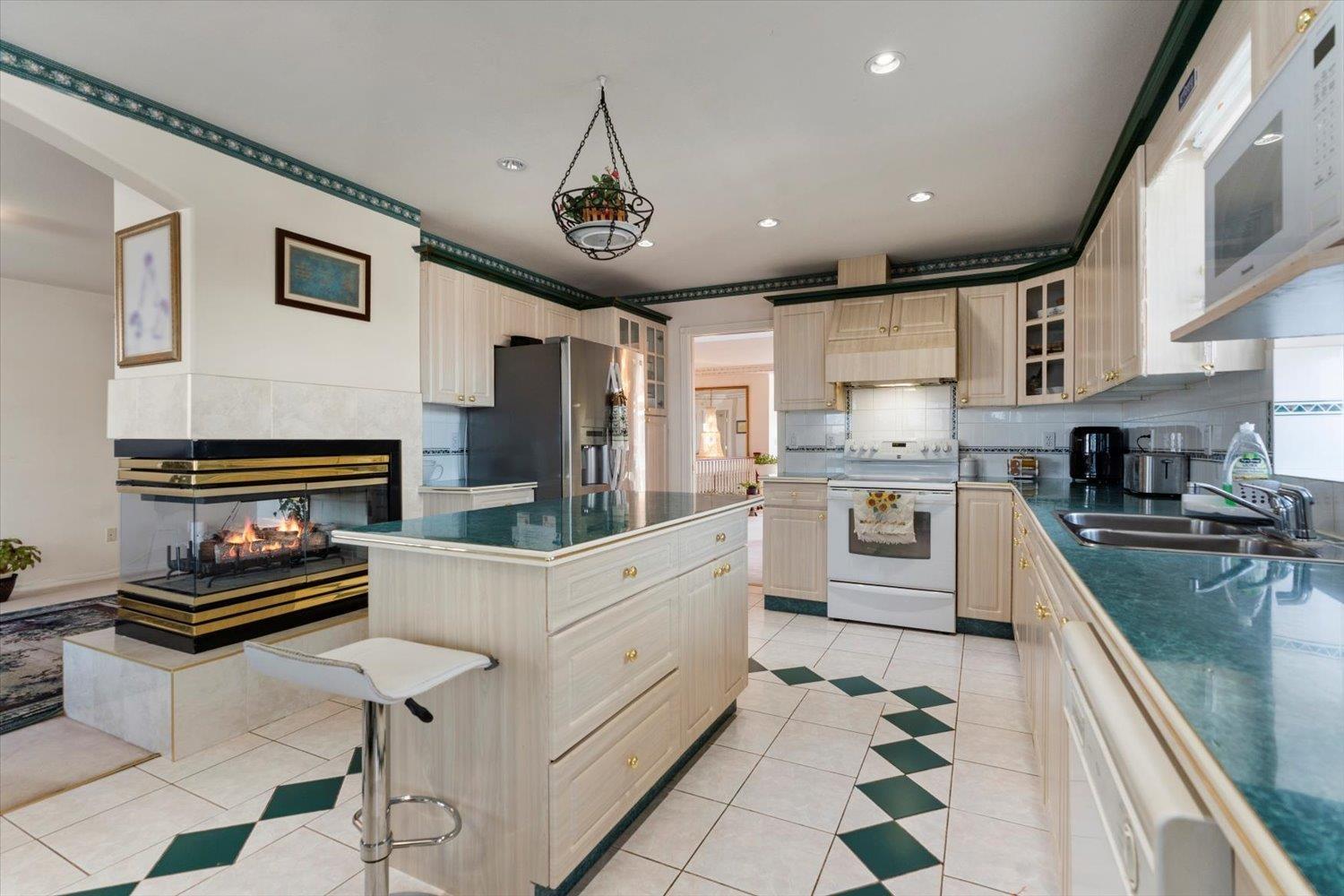 31301 Ridgeview Drive, Abbotsford, British Columbia  V2T 6N5 - Photo 15 - R3088090