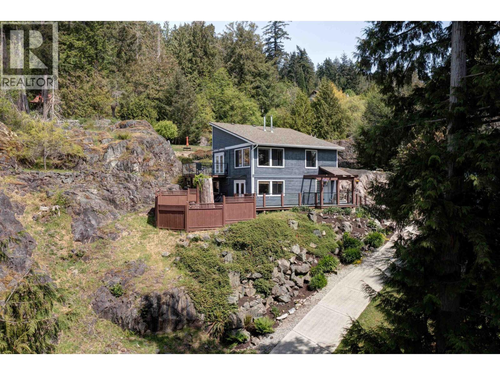 8362 Redrooffs Road, Halfmoon Bay, British Columbia  V7Z 1E5 - Photo 4 - R3088760