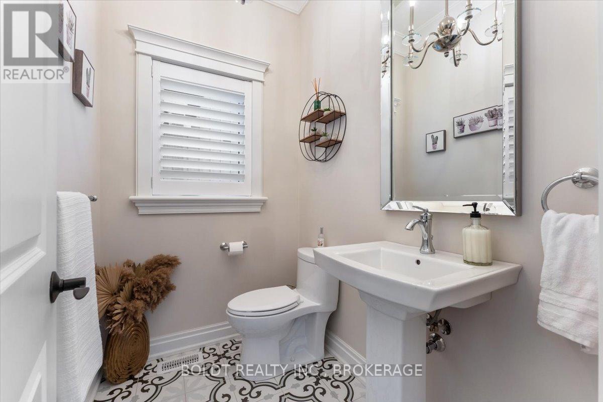 1107 Balfour Street, Pelham, Ontario  L0S 1C0 - Photo 14 - X12777836