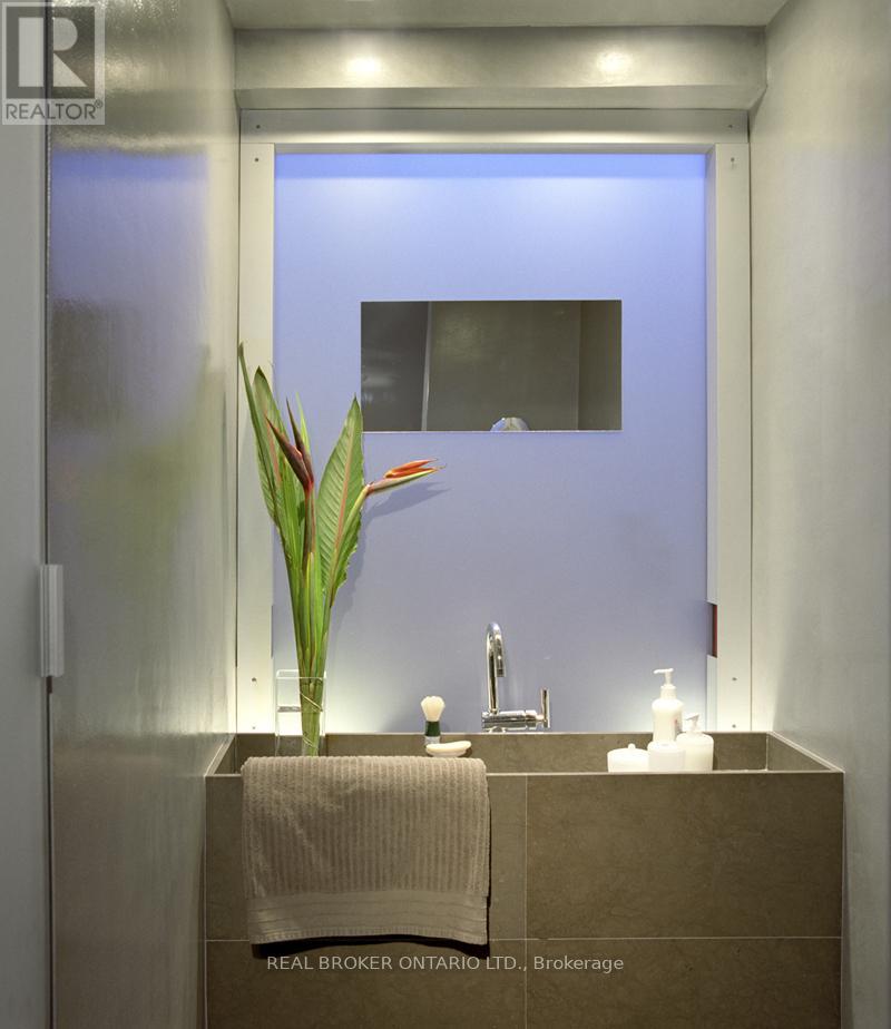 329 Manning Avenue, Toronto, Ontario  M6J 2K8 - Photo 5 - C12777730