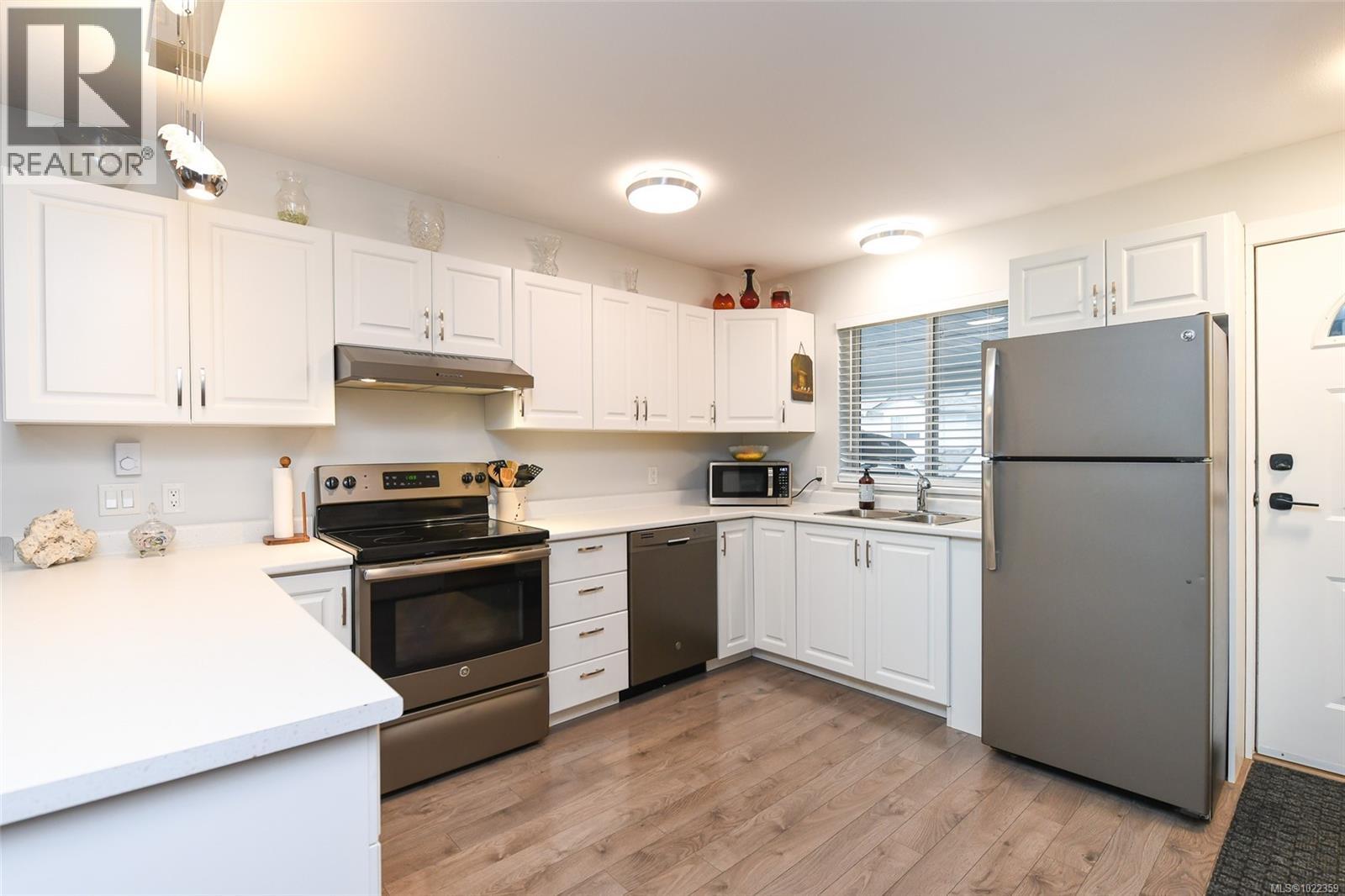 15 2625 Muir Rd, Courtenay, British Columbia  V9N 8Z4 - Photo 4 - 1022359