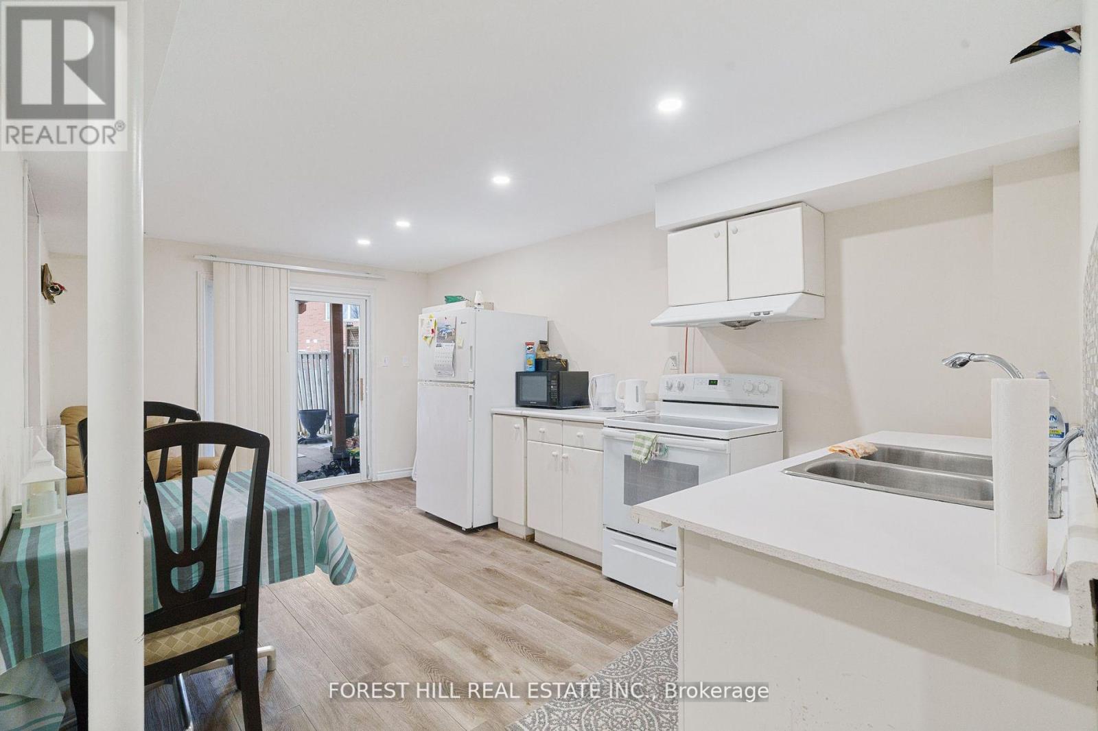 53 Noble Drive, Bradford West Gwillimbury, Ontario  L3Z 3A8 - Photo 3 - N12777820