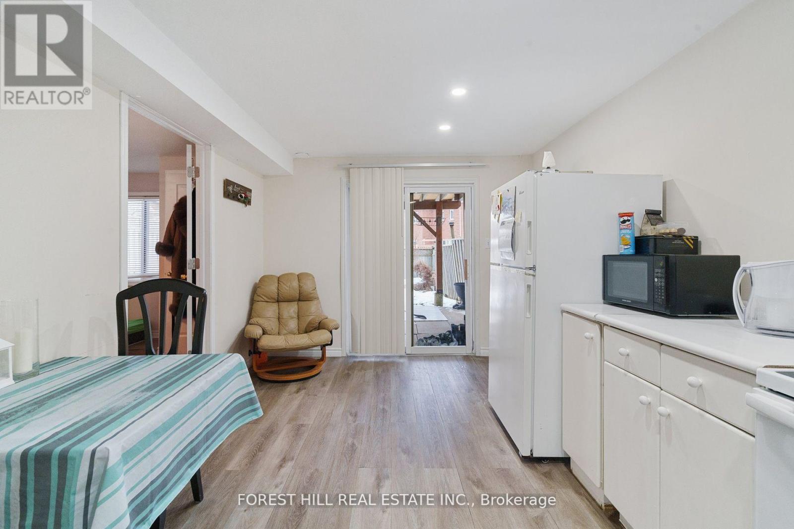 53 Noble Drive, Bradford West Gwillimbury, Ontario  L3Z 3A8 - Photo 4 - N12777820