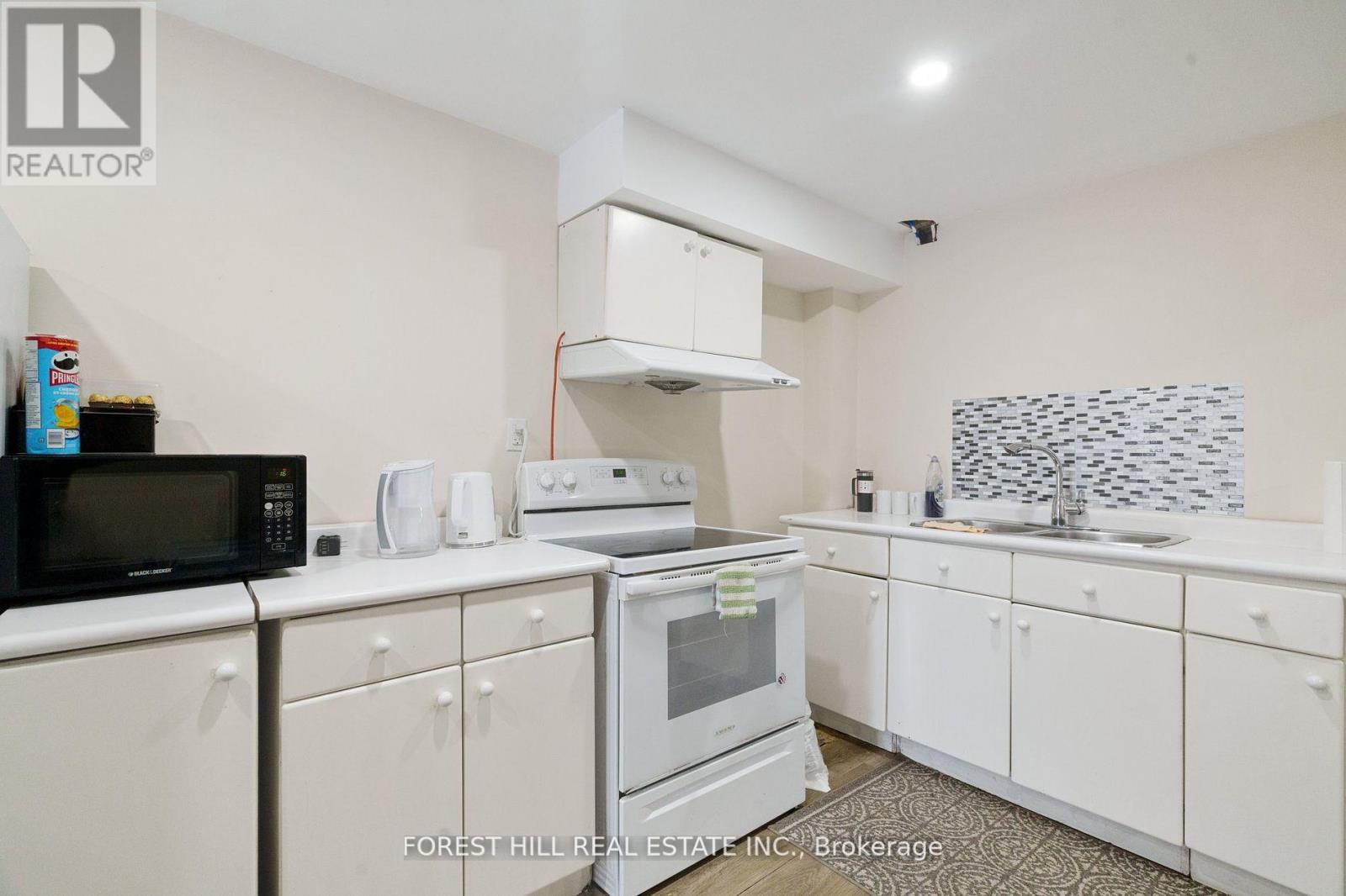 53 Noble Drive, Bradford West Gwillimbury, Ontario  L3Z 3A8 - Photo 5 - N12777820