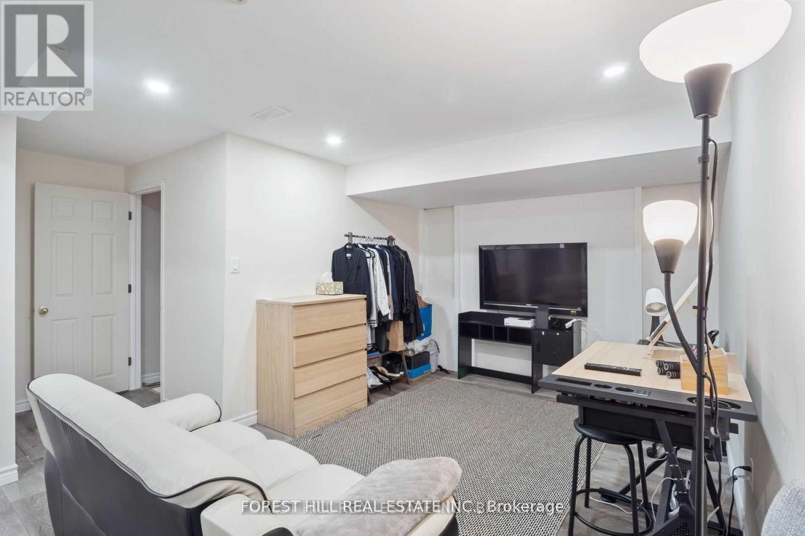 53 Noble Drive, Bradford West Gwillimbury, Ontario  L3Z 3A8 - Photo 8 - N12777820