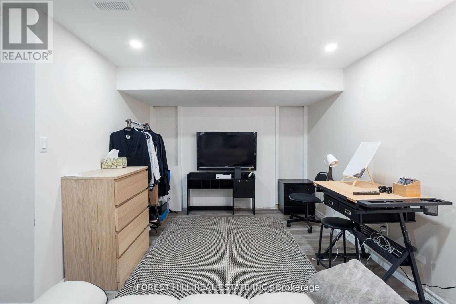 53 Noble Drive, Bradford West Gwillimbury, Ontario  L3Z 3A8 - Photo 9 - N12777820