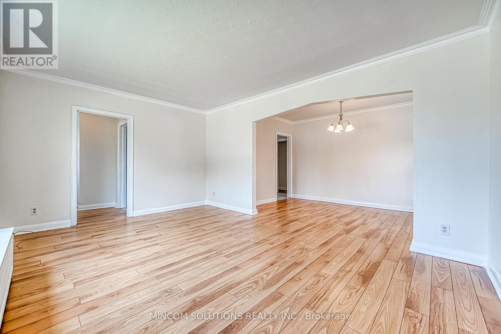 170 North Carson Street, Toronto, Ontario  M8W 4C9 - Photo 4 - W12777834