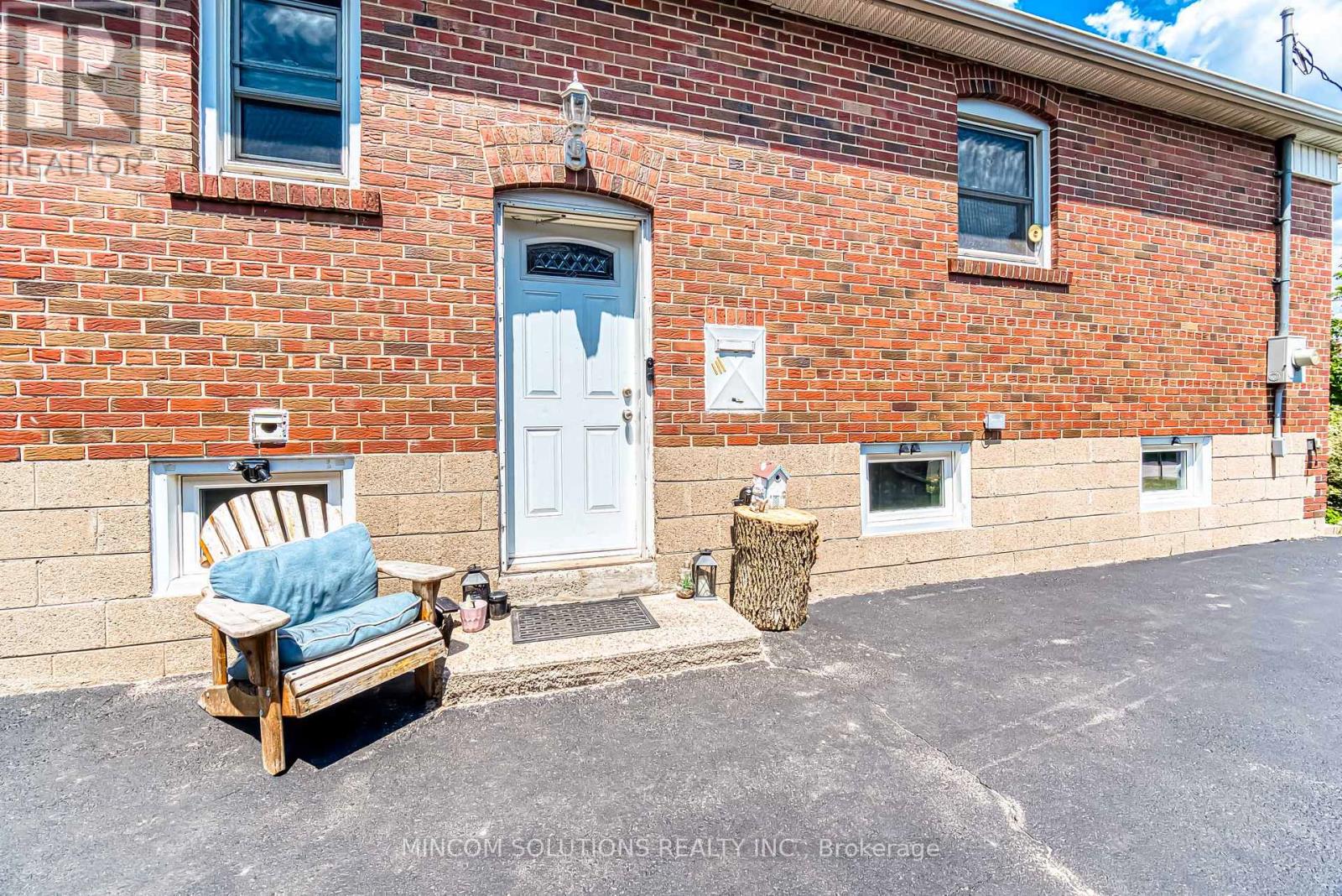 170 North Carson Street, Toronto, Ontario  M8W 4C9 - Photo 8 - W12777834