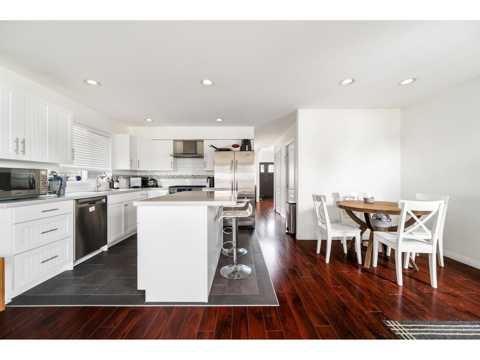 15476 110 Avenue, Surrey, British Columbia  V3R 0X1 - Photo 3 - R3088593