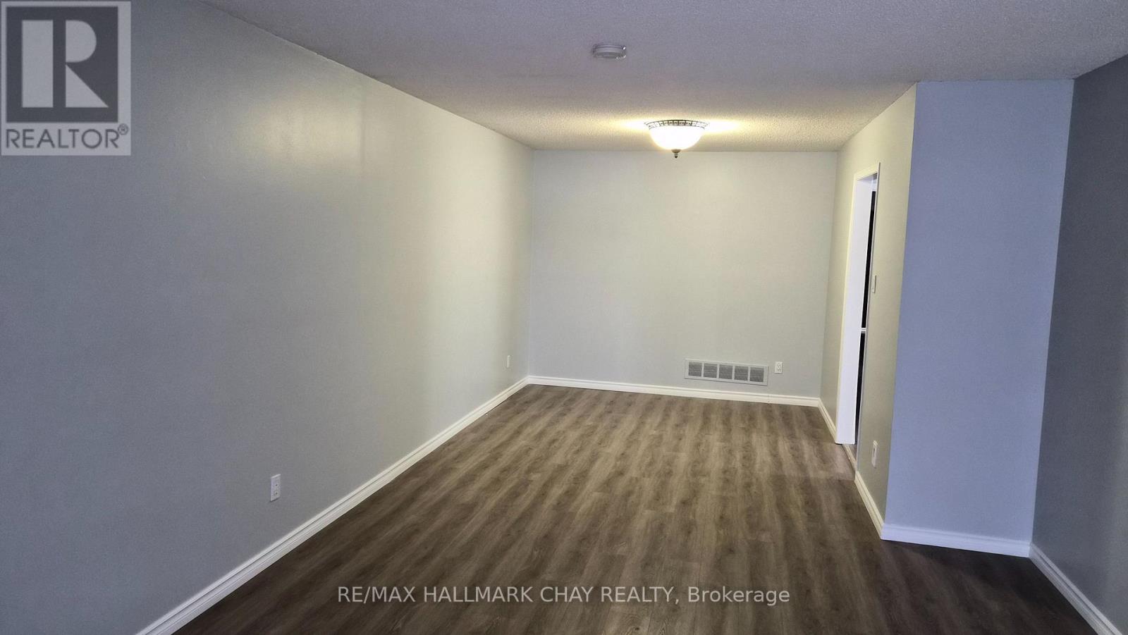 Upper - 48 Porritt Street, Barrie, Ontario  L4N 6Y3 - Photo 15 - S12777884