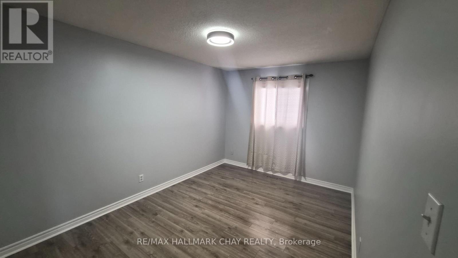 Upper - 48 Porritt Street, Barrie, Ontario  L4N 6Y3 - Photo 21 - S12777884