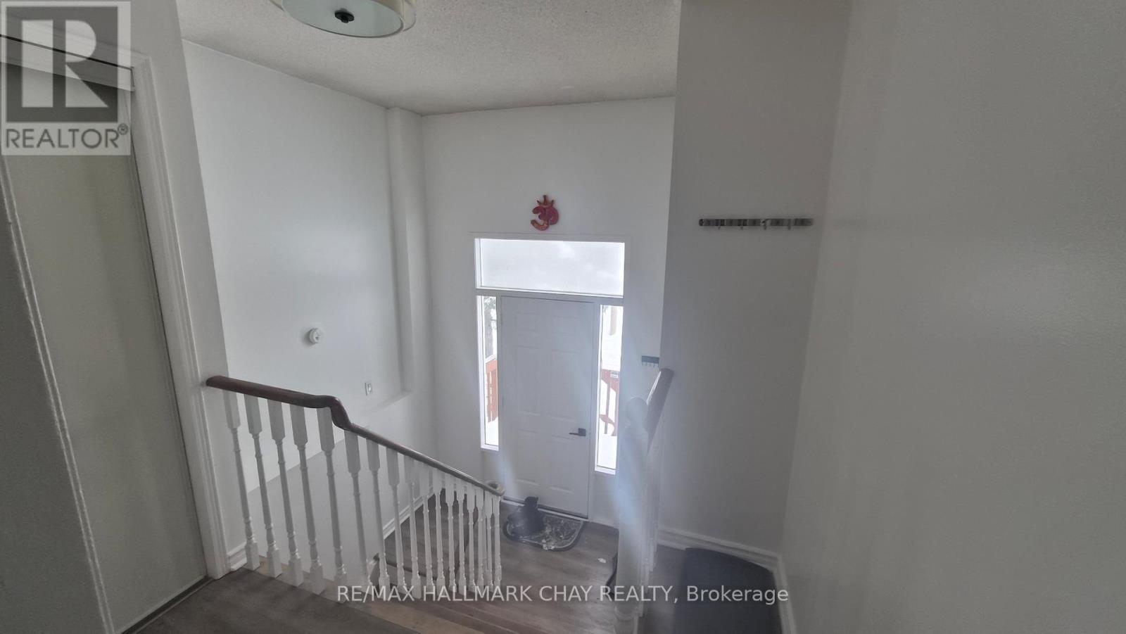 Upper - 48 Porritt Street, Barrie, Ontario  L4N 6Y3 - Photo 6 - S12777884