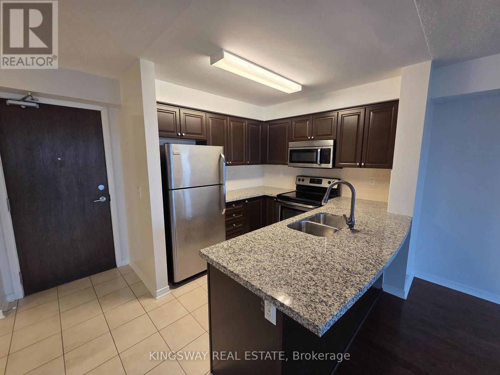 2802 - 3 Michael Power Place, Toronto, Ontario  M9A 0A2 - Photo 2 - W12777866