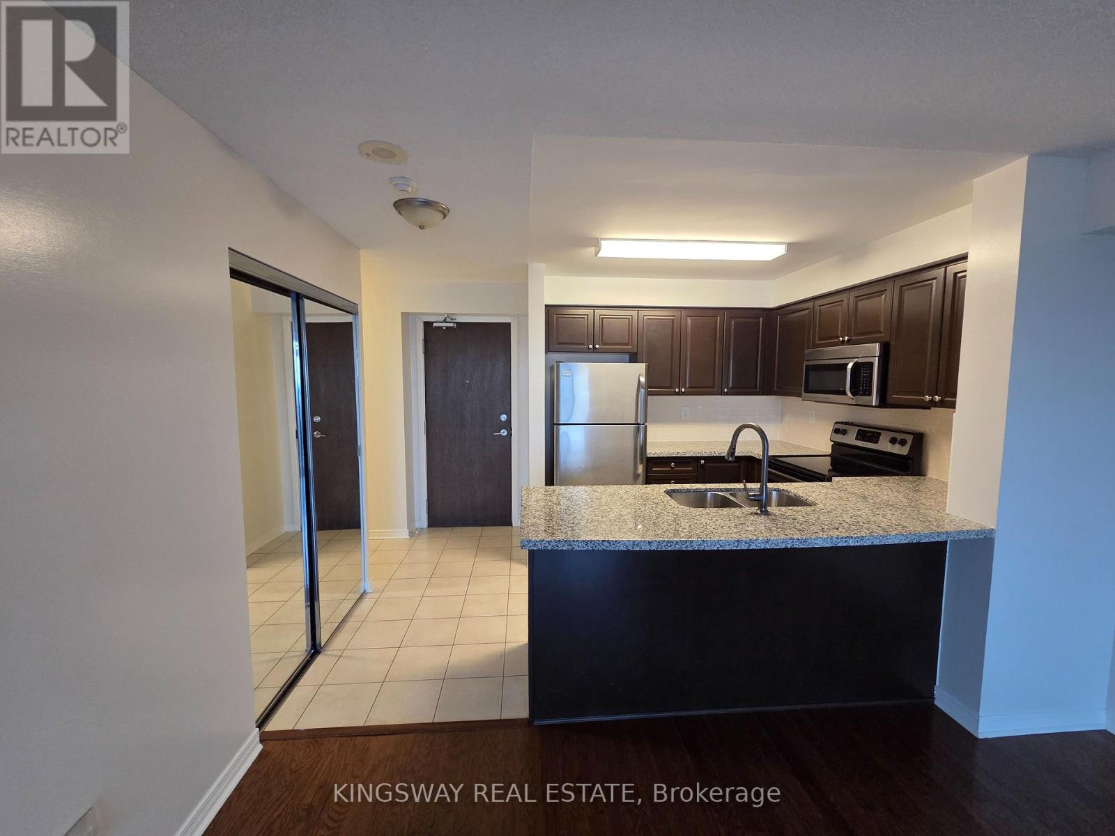 2802 - 3 Michael Power Place, Toronto, Ontario  M9A 0A2 - Photo 4 - W12777866