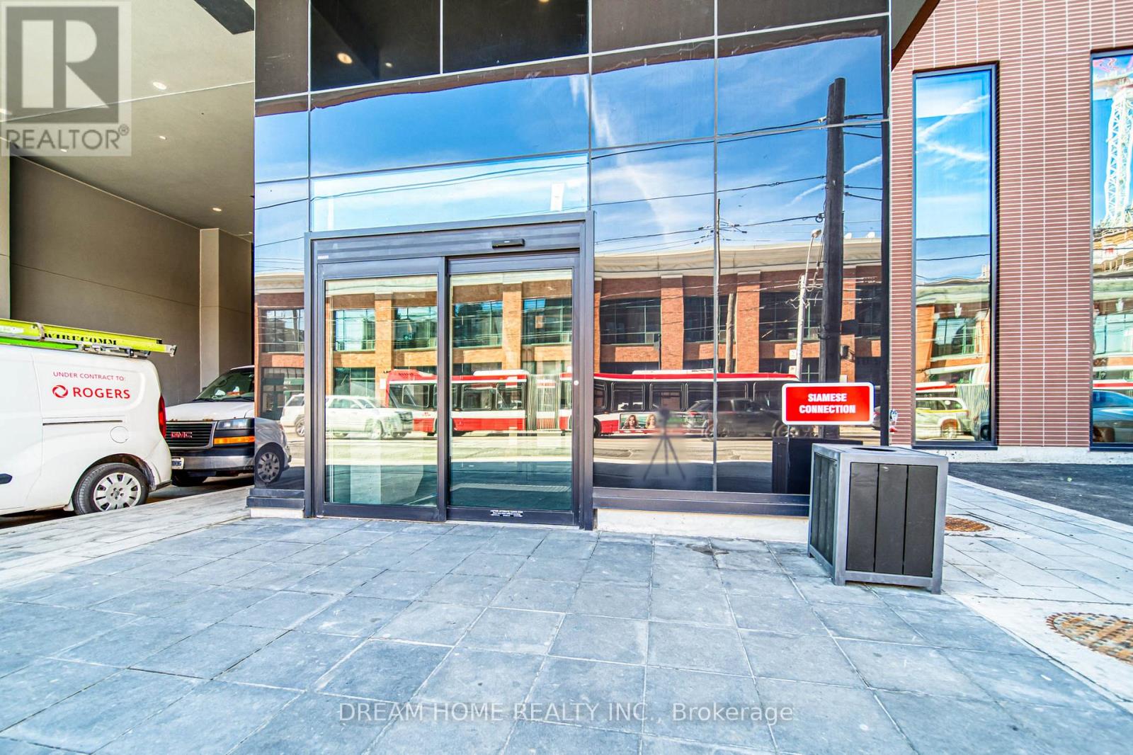 416 - 270 Dufferin Street, Toronto, Ontario  M6K 0H8 - Photo 2 - W12777874