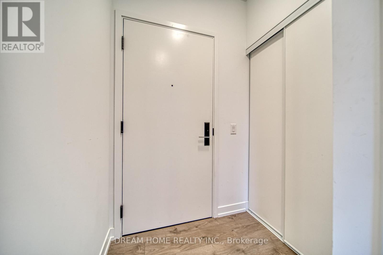 416 - 270 Dufferin Street, Toronto, Ontario  M6K 0H8 - Photo 5 - W12777874