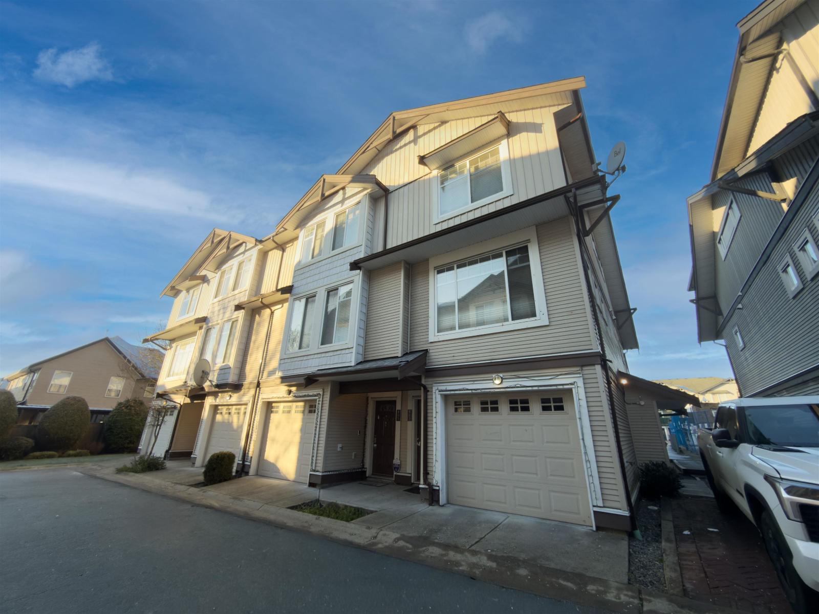 62 7156 144 Street, Surrey, British Columbia  V3W 1V5 - Photo 3 - R3088097