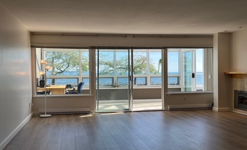 14831 Marine Drive, White Rock, British Columbia V4B 1C1 - Photo 3 - R3075103