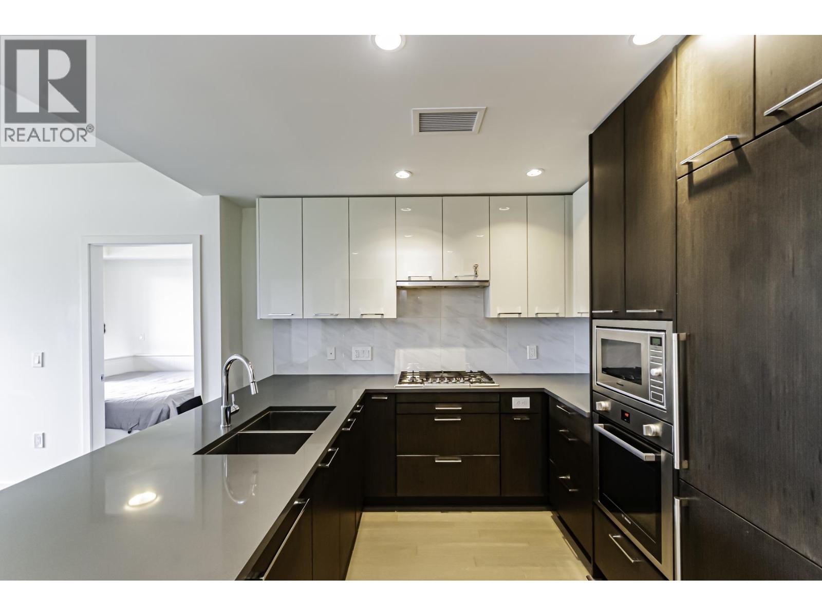 Listing Picture 7 of 26 : 223 4033 MAY DRIVE, Richmond / 烈治文 - 魯藝地產 Yvonne Lu Group - MLS Medallion Club Member