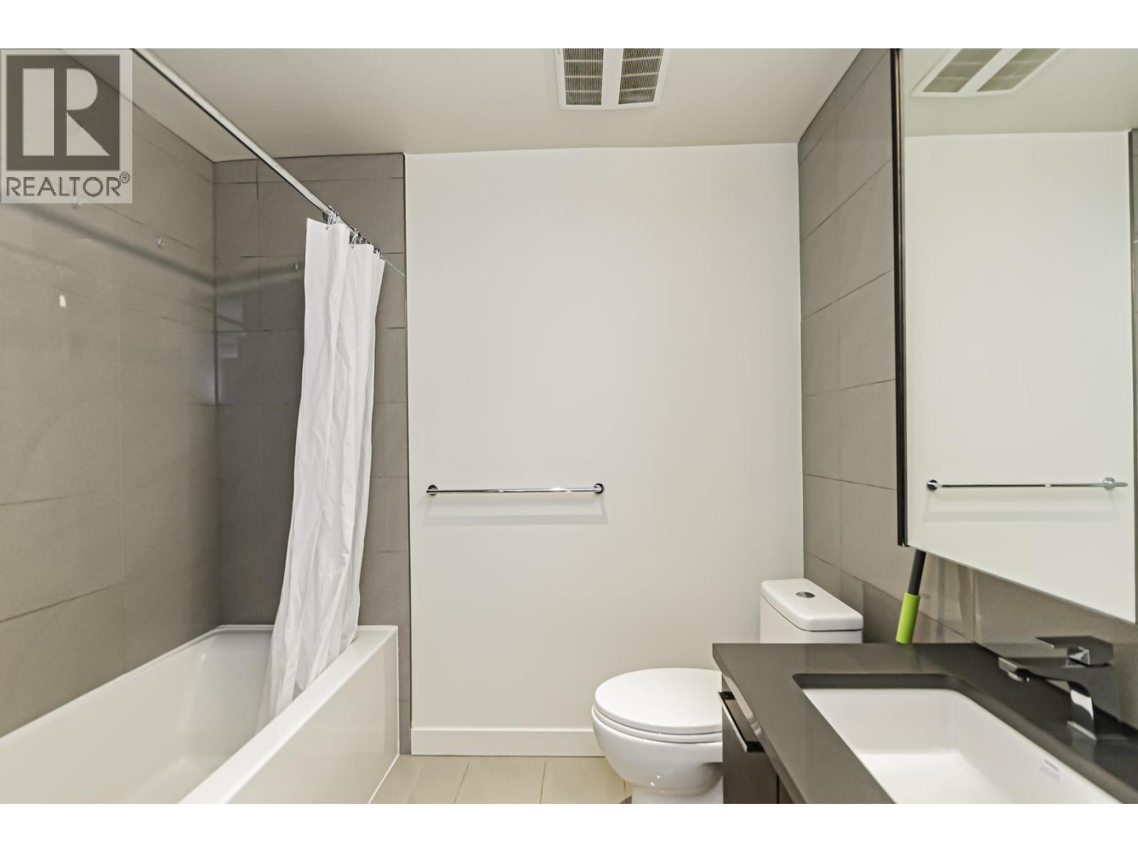 Listing Picture 22 of 26 : 223 4033 MAY DRIVE, Richmond / 烈治文 - 魯藝地產 Yvonne Lu Group - MLS Medallion Club Member