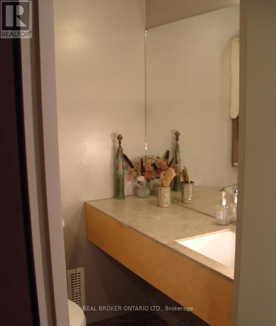 329 Manning Avenue, Toronto, Ontario  M6J 2K8 - Photo 15 - C12777730