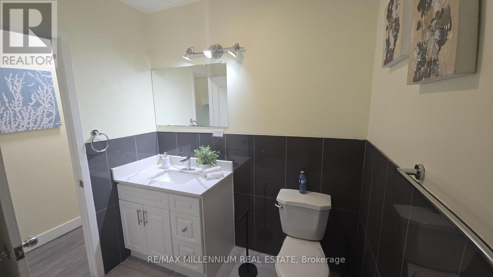 120 Duncanwoods Drive, Toronto, Ontario  M9L 2E1 - Photo 17 - W12769296