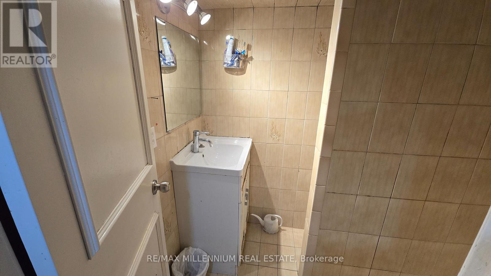 120 Duncanwoods Drive, Toronto, Ontario  M9L 2E1 - Photo 36 - W12769296