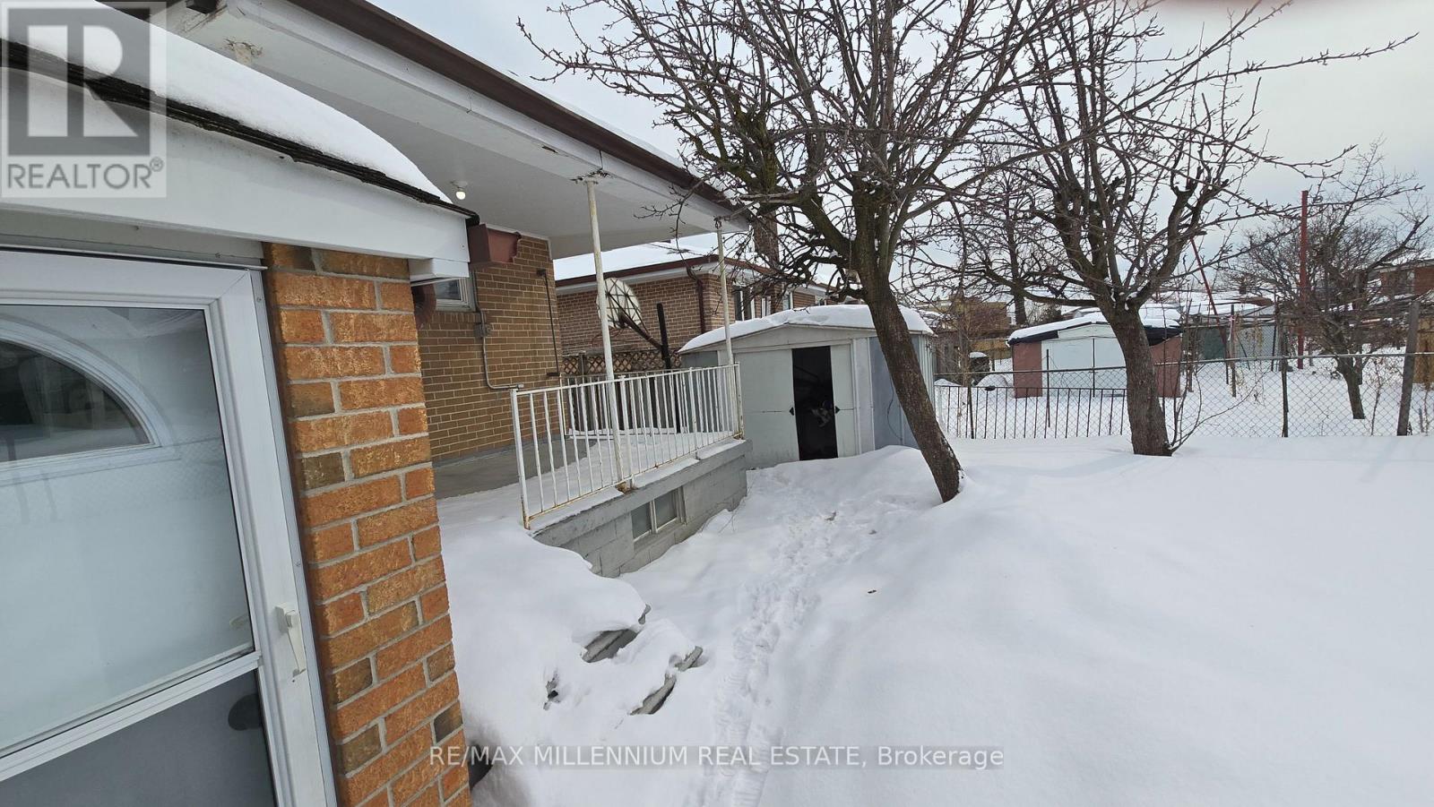 120 Duncanwoods Drive, Toronto, Ontario  M9L 2E1 - Photo 27 - W12769296