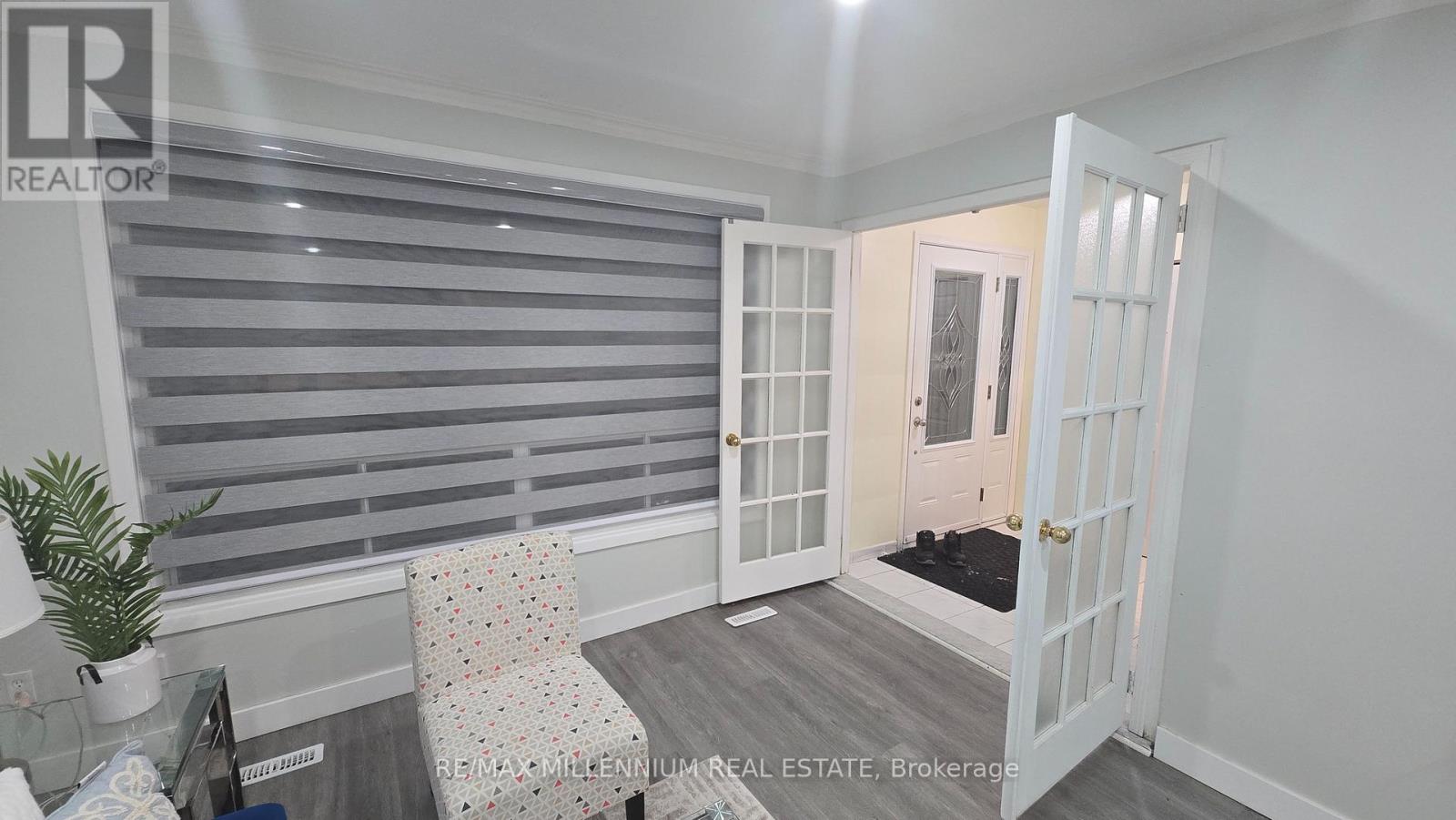 120 Duncanwoods Drive, Toronto, Ontario  M9L 2E1 - Photo 3 - W12769296