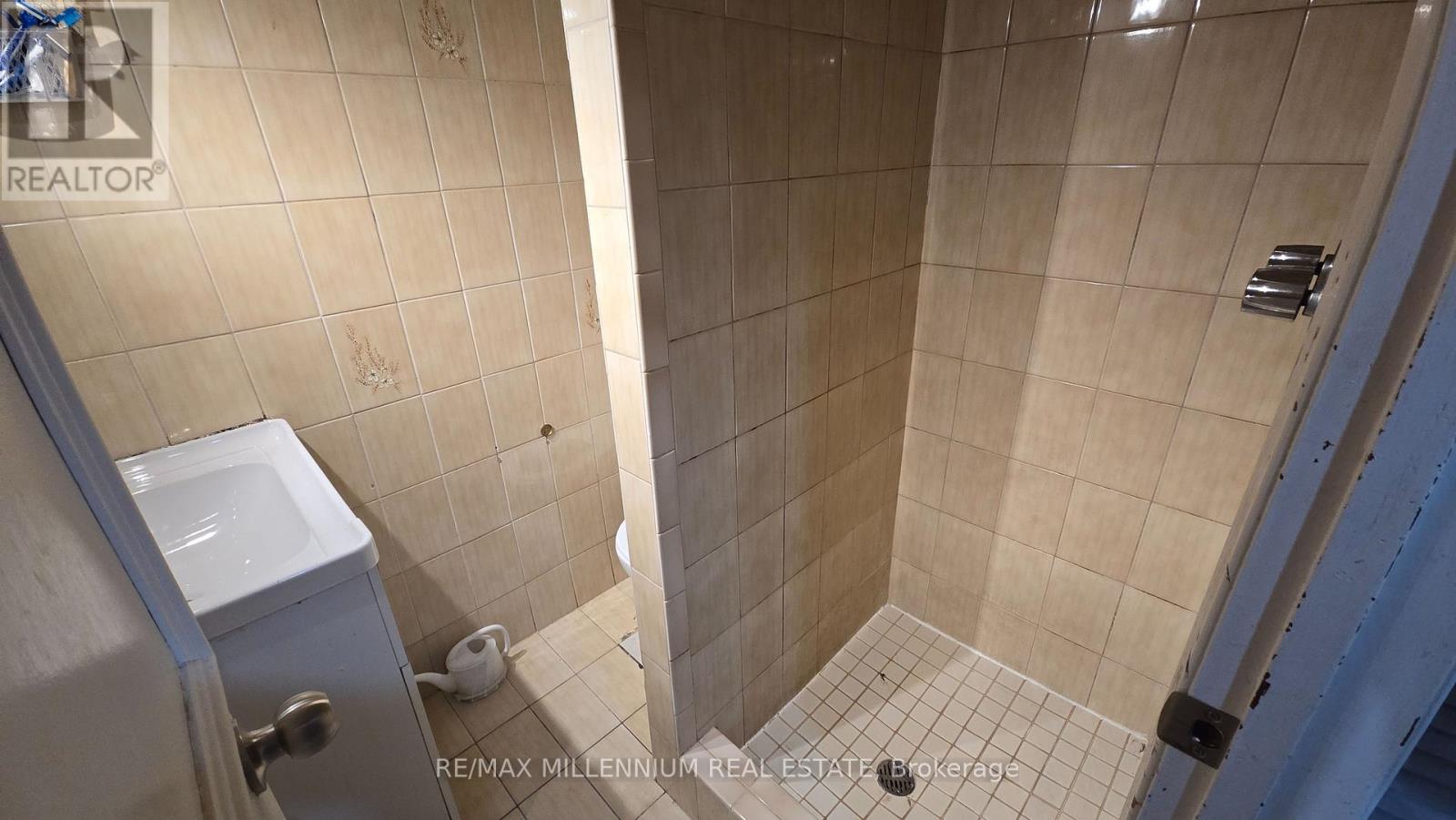 120 Duncanwoods Drive, Toronto, Ontario  M9L 2E1 - Photo 37 - W12769296