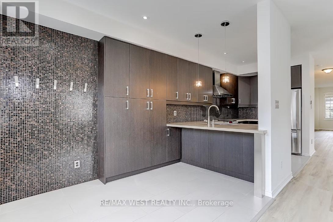 11 Dancer's Drive, Markham, Ontario  L6C 2C4 - Photo 6 - N12777928