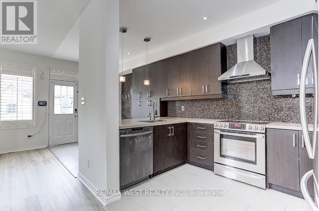 11 Dancer's Drive, Markham, Ontario  L6C 2C4 - Photo 7 - N12777928