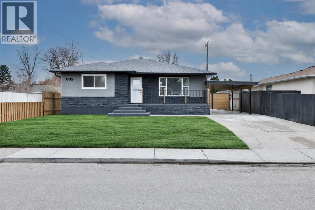 <div class="slider-price">$539,900.00</div><p>605 21 Street N, Lethbridge, Alberta</p>