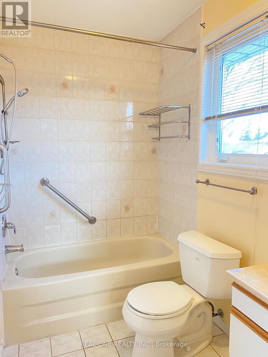 Uper Level - 22 Princeway Drive, Toronto, Ontario  M1R 2V9 - Photo 13 - E12640086