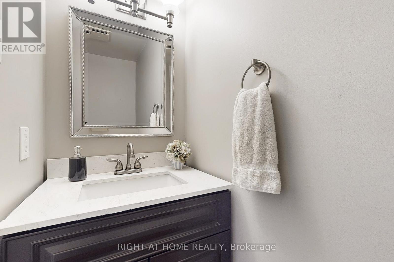 363 Crossland Gate, Newmarket, Ontario  L3X 1B5 - Photo 15 - N12777944