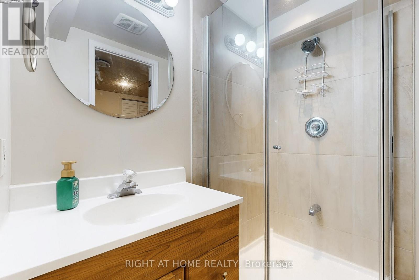 363 Crossland Gate, Newmarket, Ontario  L3X 1B5 - Photo 32 - N12777944