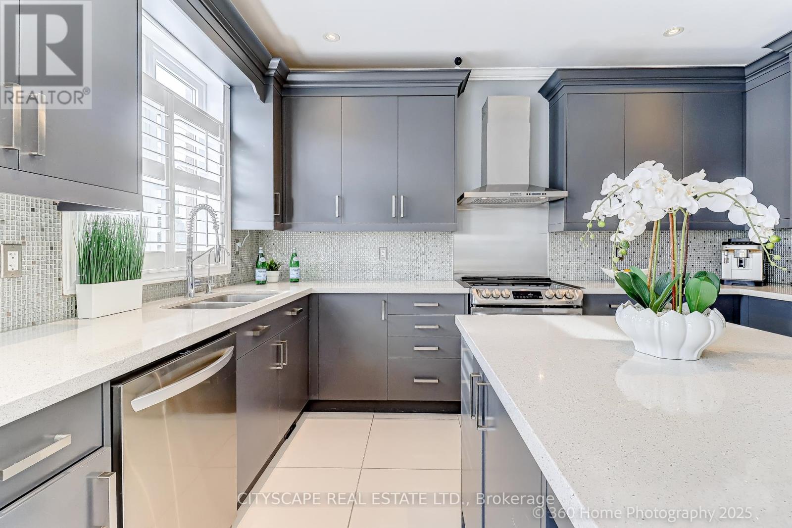 381 Summeridge Drive, Vaughan, Ontario  L4J 8T7 - Photo 12 - N12777360