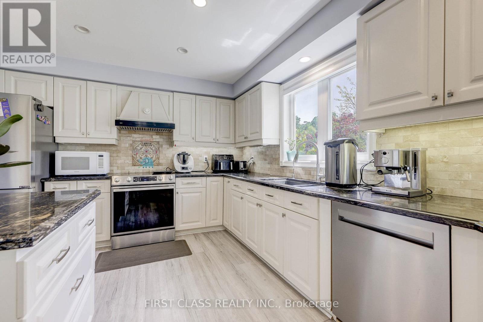 449 Alex Doner Drive, Newmarket, Ontario  L3X 1C3 - Photo 9 - N12777954