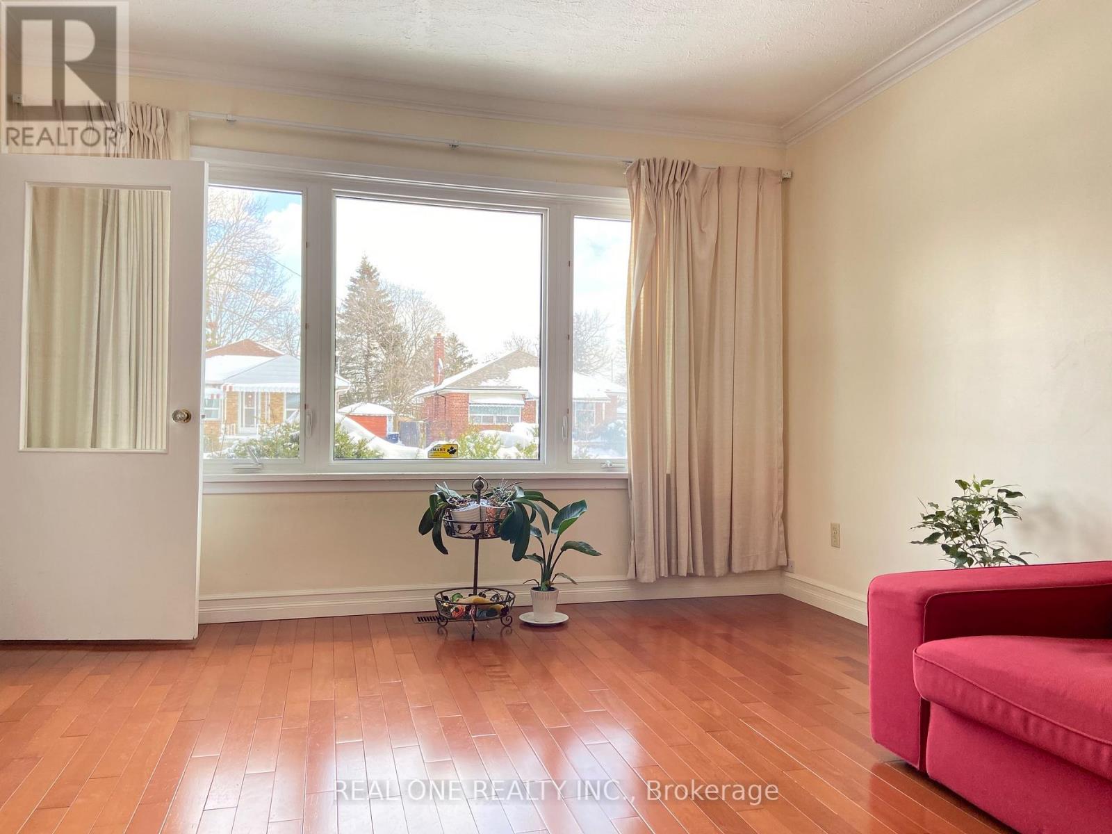 Uper Level - 22 Princeway Drive, Toronto, Ontario  M1R 2V9 - Photo 17 - E12640086