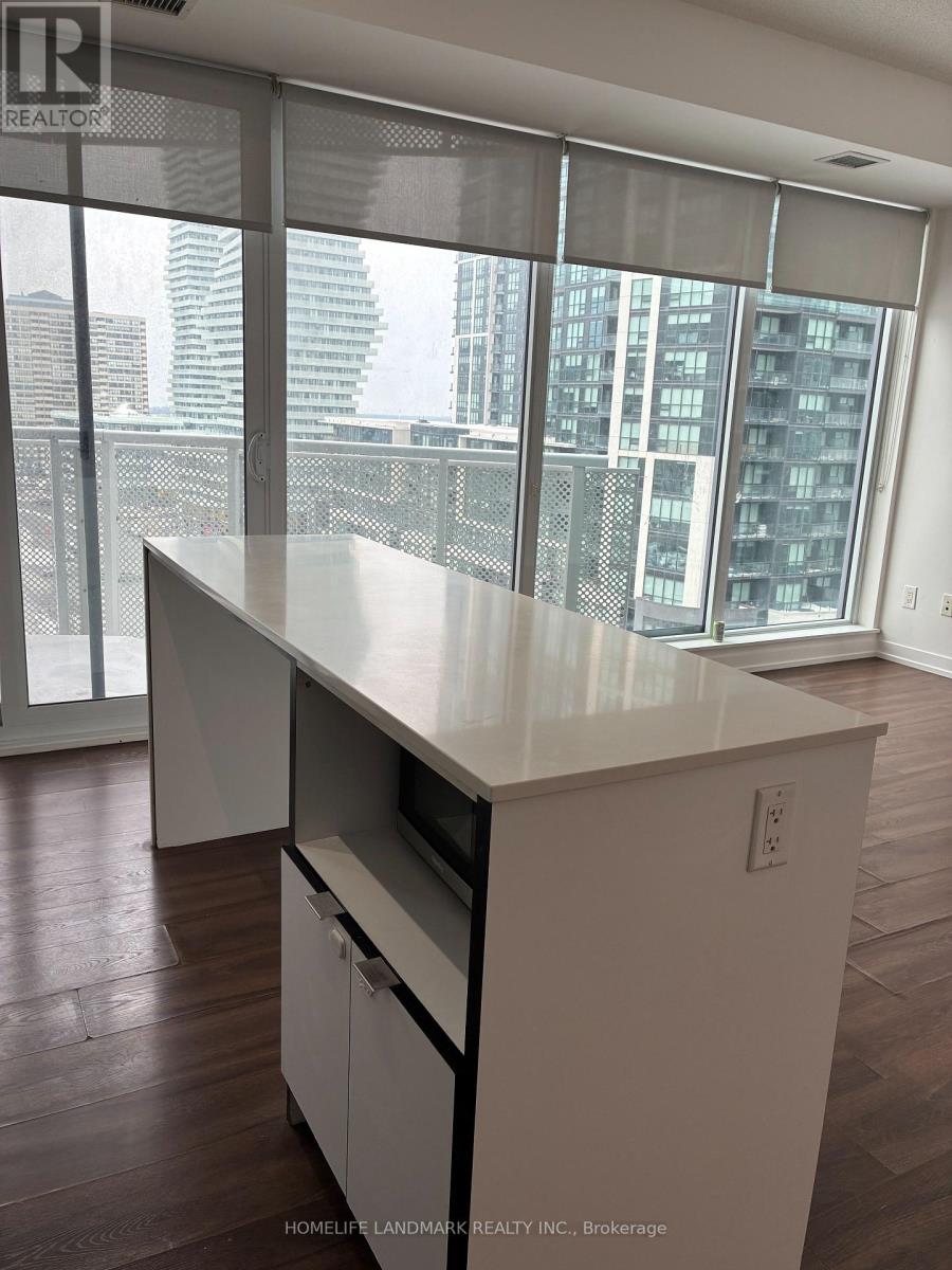 1010 - 4065 Confederation Parkway, Mississauga, Ontario  L5B 0L4 - Photo 10 - W12777956